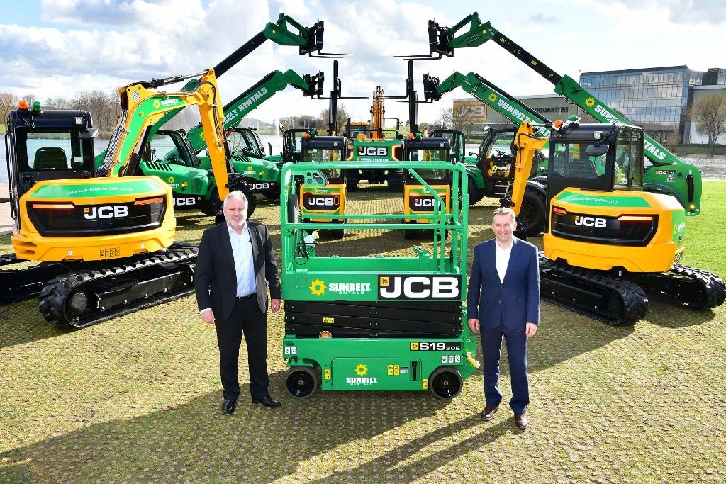 1617011762 sunbelt ceo andy wright pictured left with jcb ceo graeme macdonald