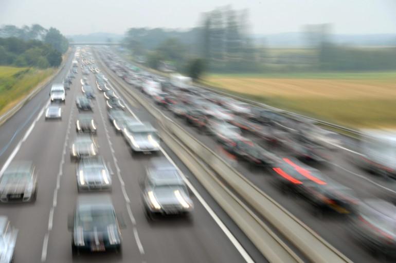1070026 l autoroute a7 entre vienne et valence le 28 juillet 2012 image d illustration