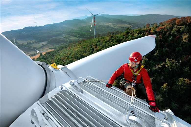 20230116 111726 hiltiemployee on a wind turbine150dpi