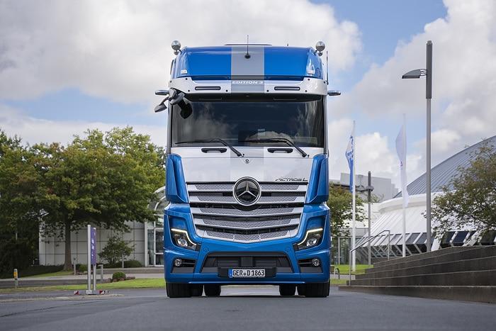 Daimler trucks-Actros L Edition 3 special model: Sold out eye-catcher