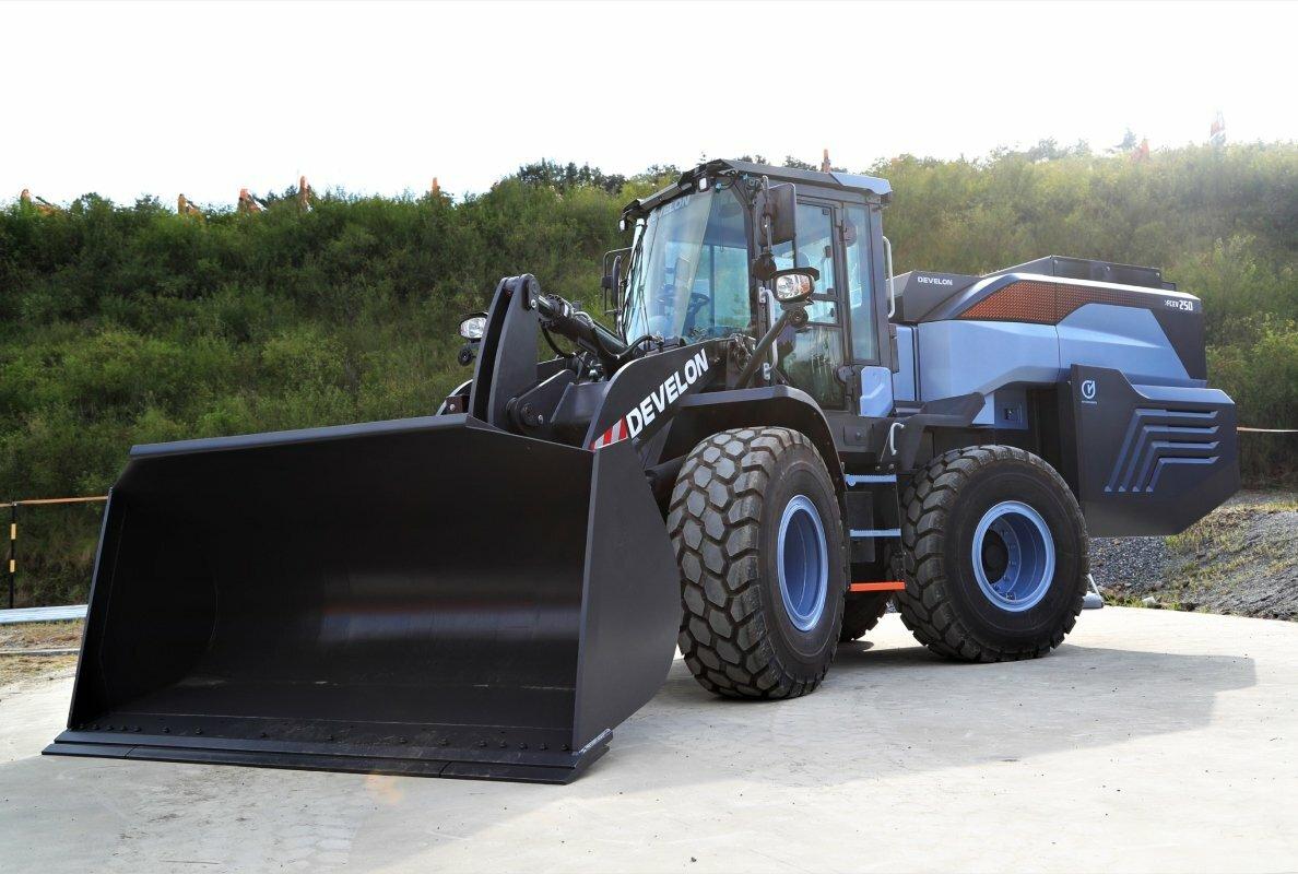 Prototype Wheel Loader Switches From Fuel Cell to Battery Power