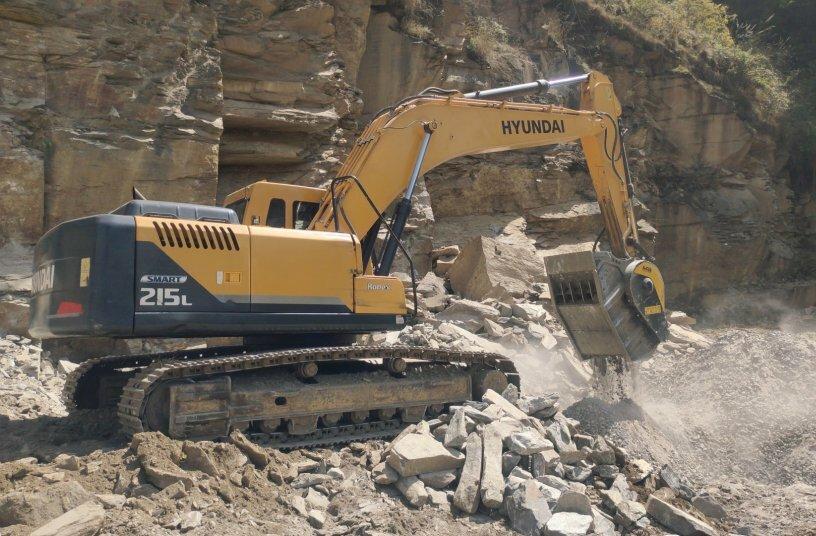 Bf90 3 hyundai r215 india road works hill rock stone f90