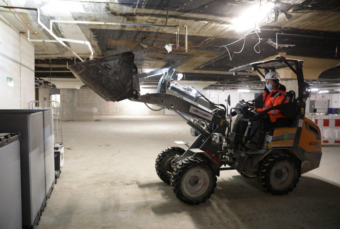 NJC.© - GIANT-Electrically driven G2200E X-TRA makes it easier to fulfil tasks underground.