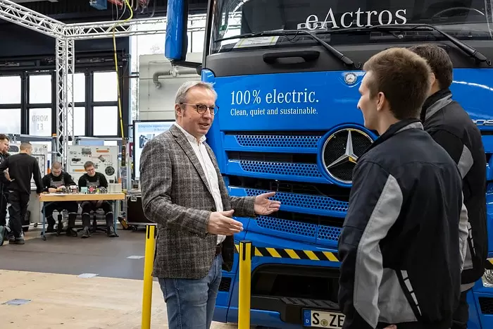 Daimler truck director human resources juergen hartwig welcomes new trainees at the mercedes benz woerth plant