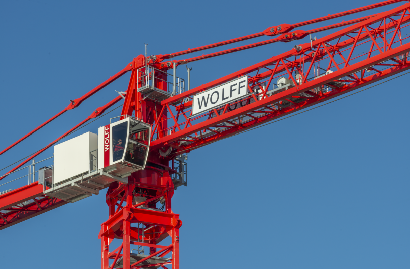 NJC.© - Strong alone or in a pack – WOLFFKRAN presents the new WOLFF 8076 Compact, its first saddle jib crane in the 800-meter-tonne class