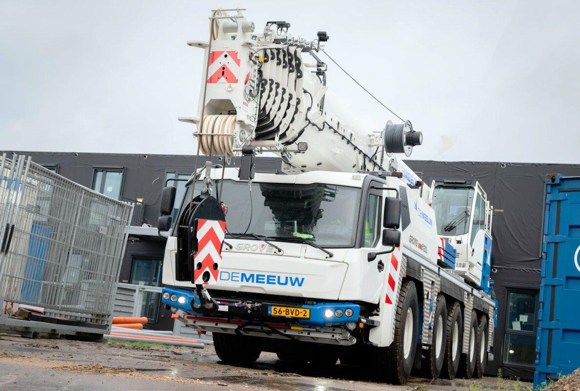 Dutch prefab specialist buys first grove crane and immediately sets it to work 1 5fa