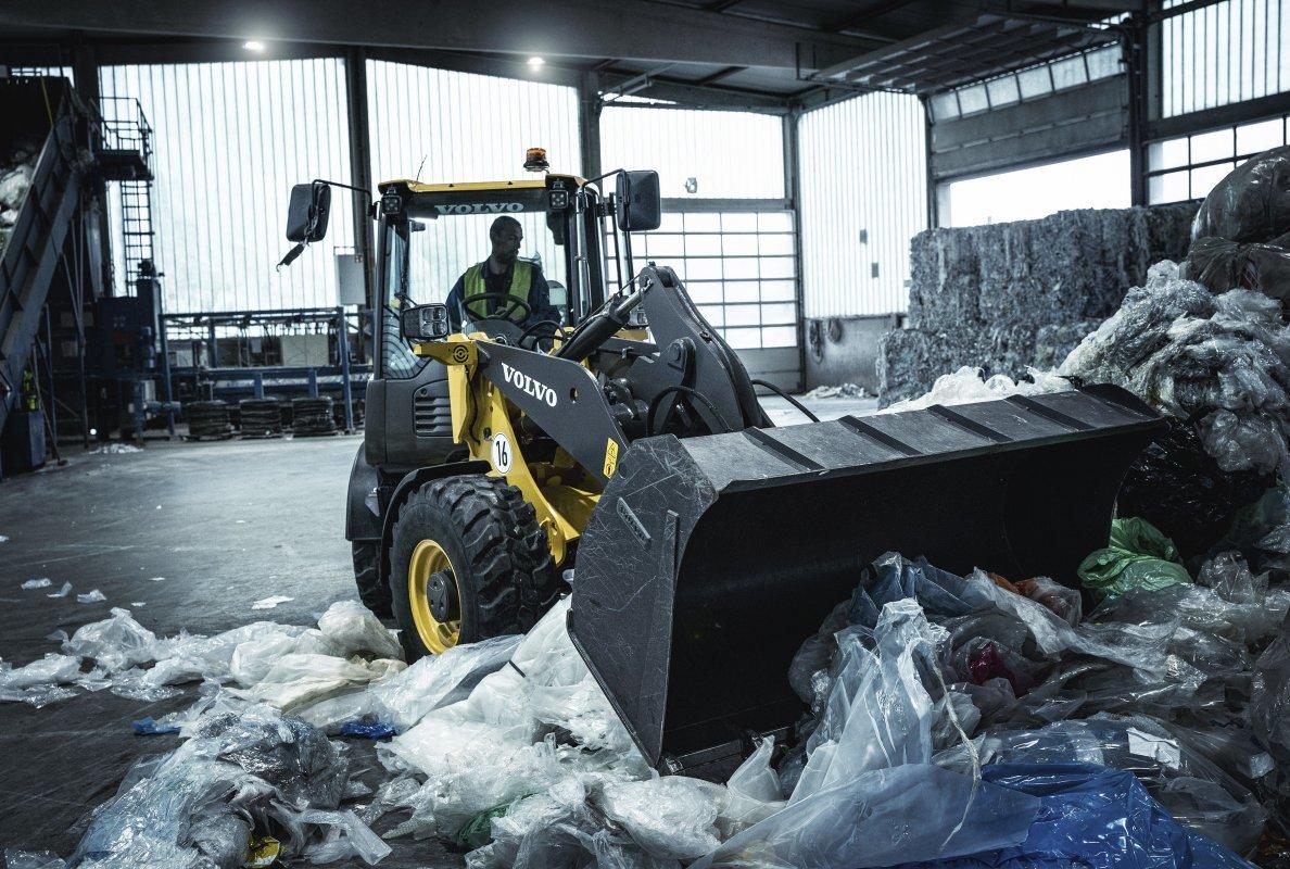 Emission free recycling in bavaria with electric machines from volvo ce 01 5a1