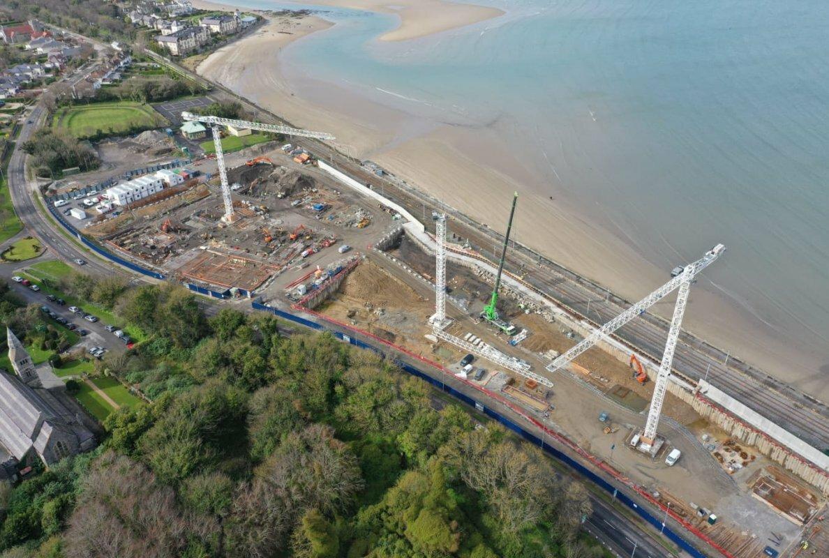 Irish cranes installs four raimondi flat tops for ireland newest seafront development 1 a4f