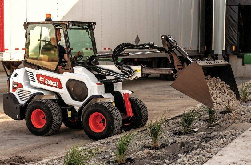 L28 small articulated loader red 117
