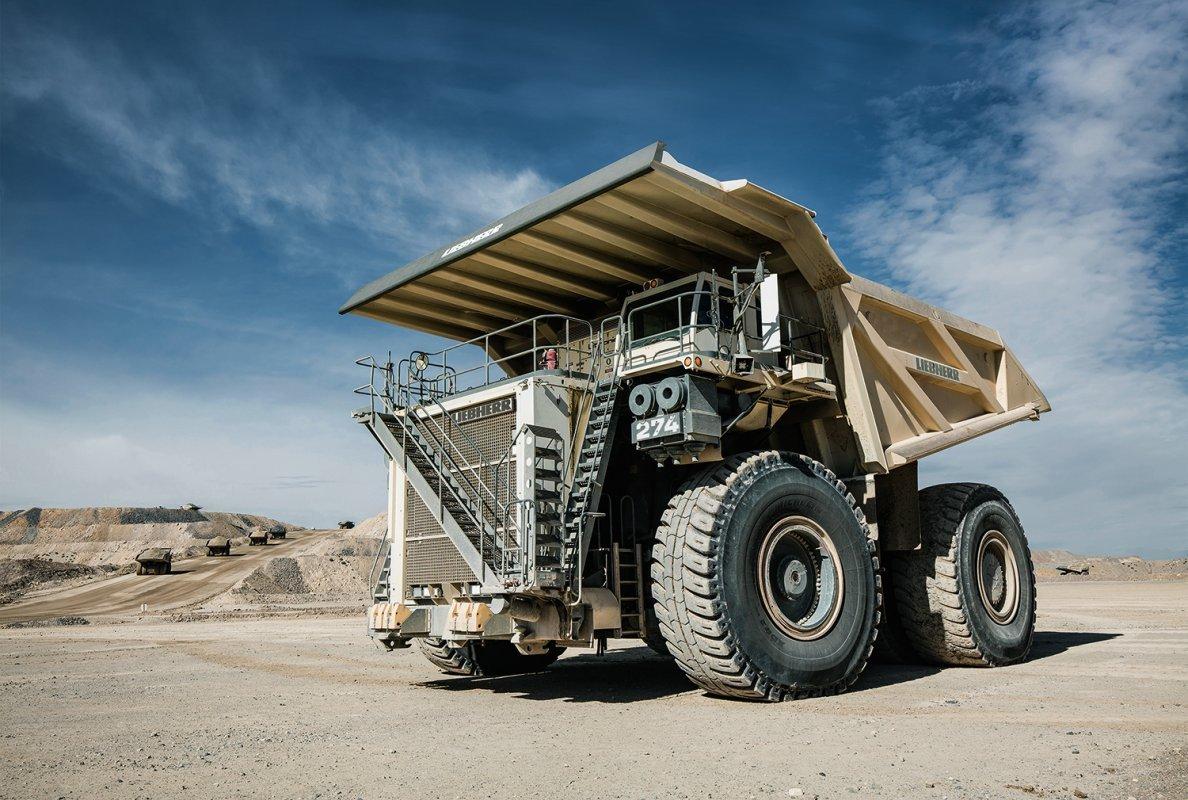 Liebherr launch mining truck t 274 300dpi 4fc