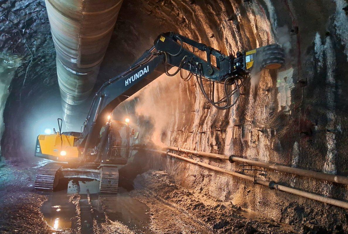 Mb r500 hyundai r210 smart india railway project concrete 60d