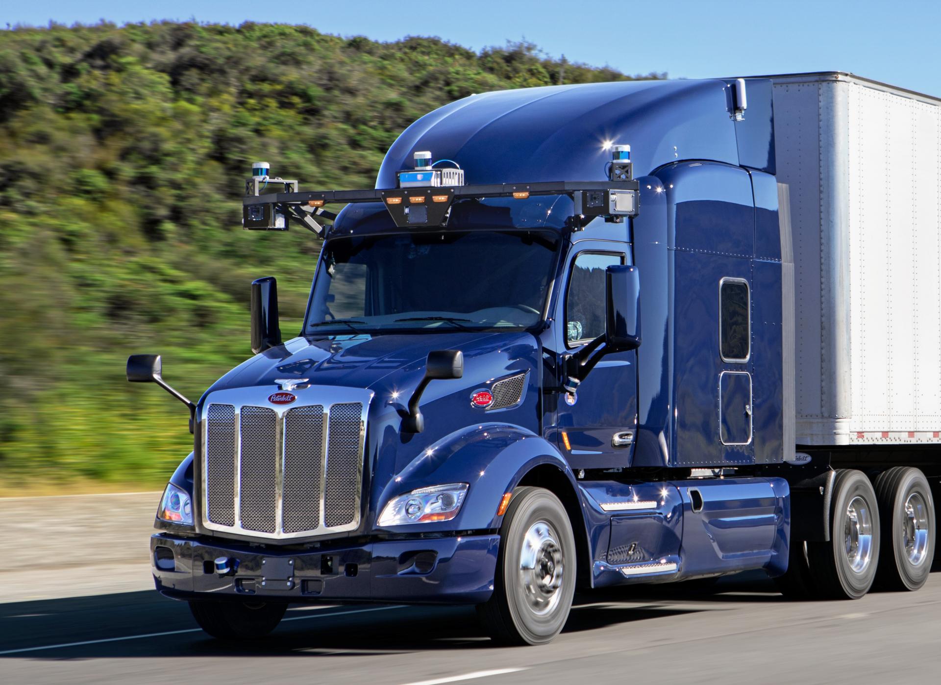 NJC.© - PACCAR Exhibits Innovative Electric Connected and Autonomous Trucks at CES 2022