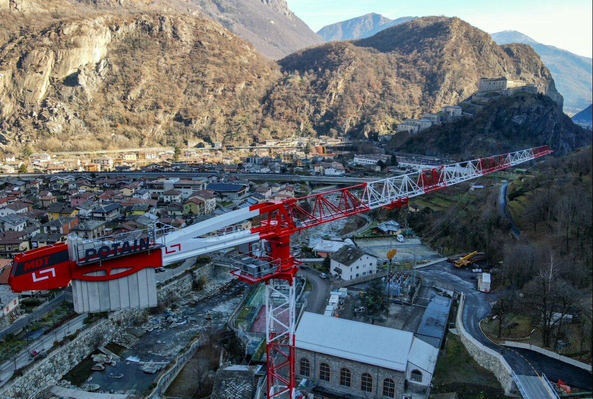Potain mdt 269 unterstutzt umfangreiche modernisierung eines wasserkraftwerks in norditalien 01 d09 1f9