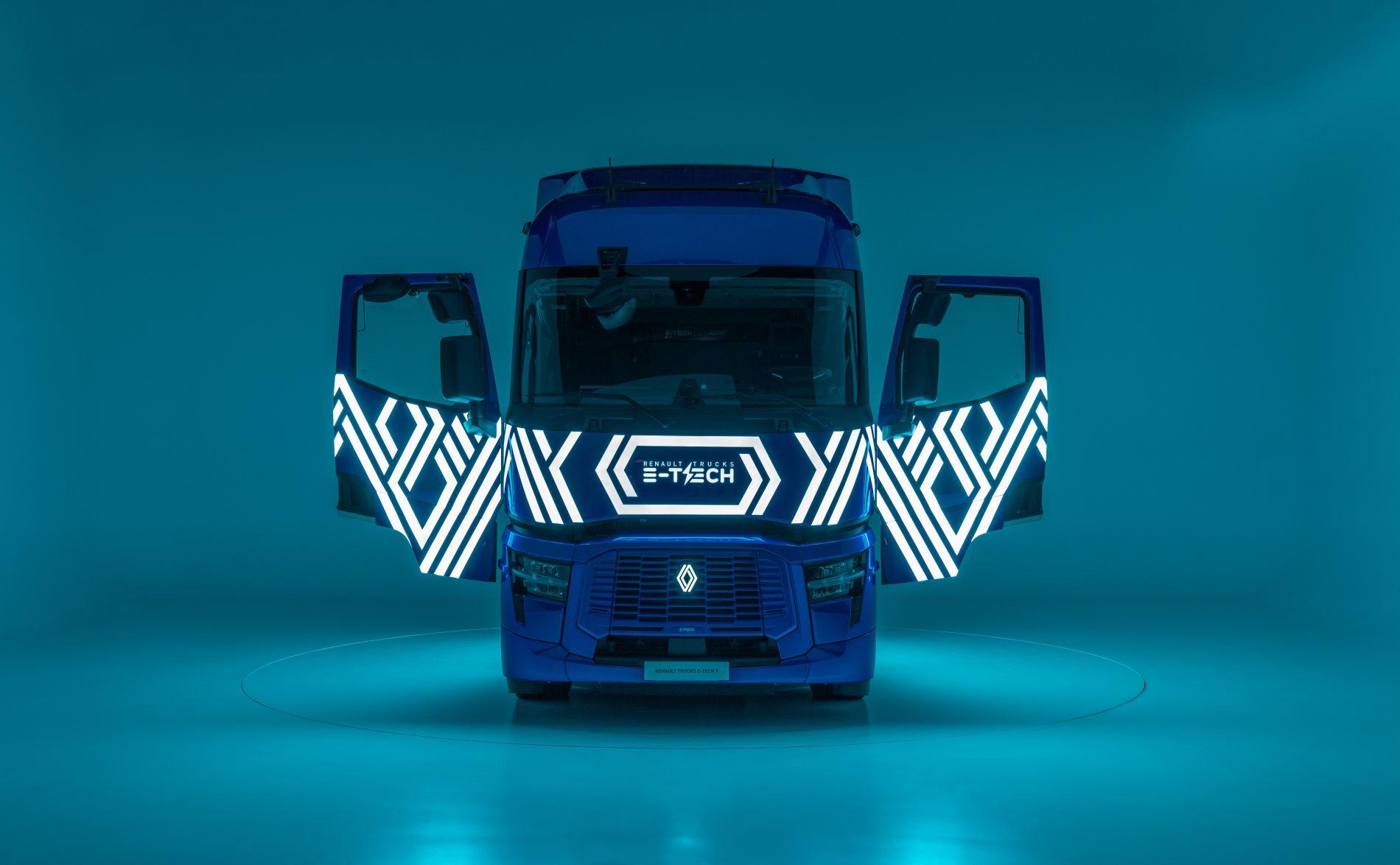 RENAULT Trucks-Diamond Echo: Renault Trucks lights up Europe! Electromobility !