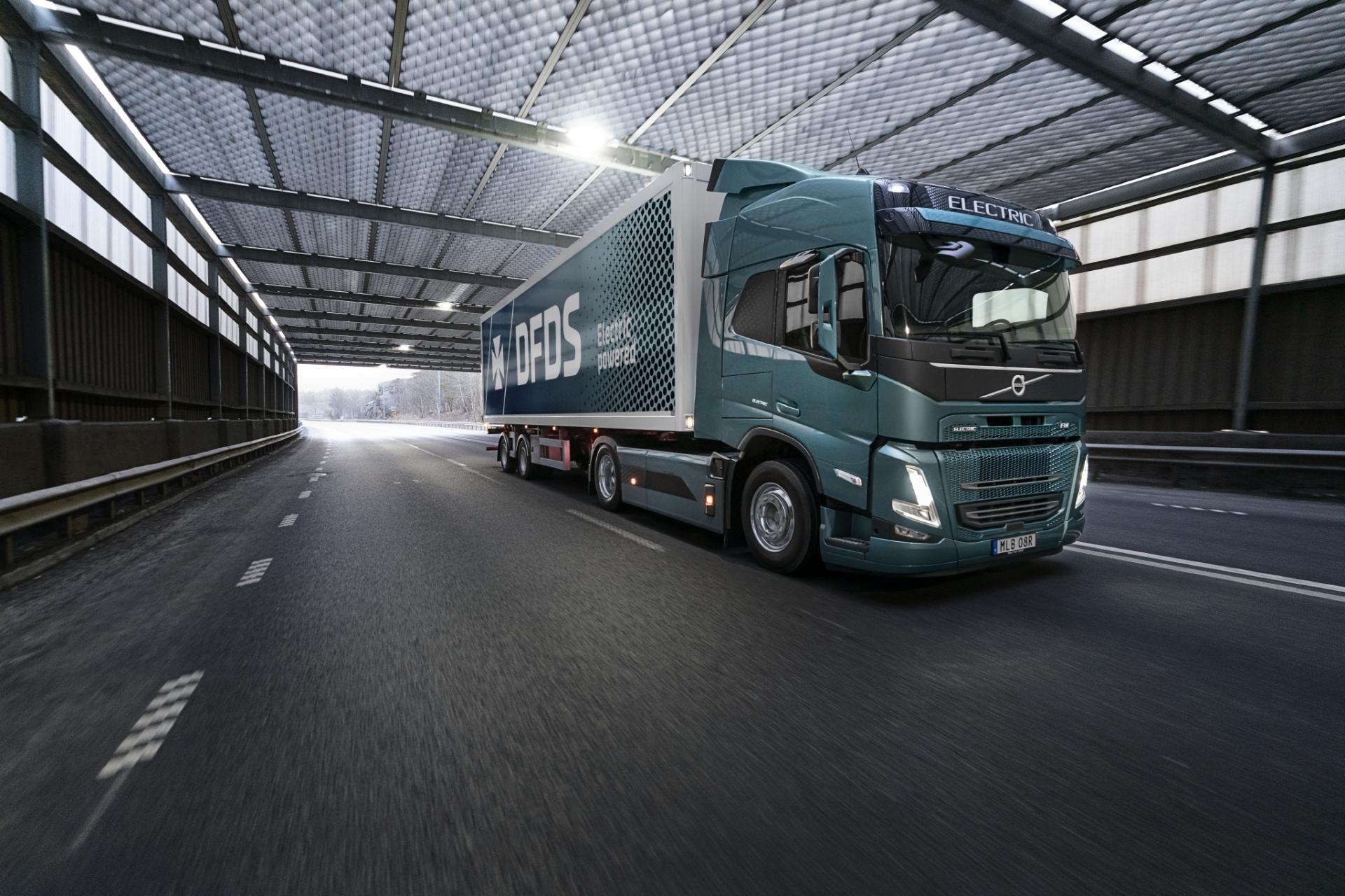 Volvo trucks and dfds cooperate1