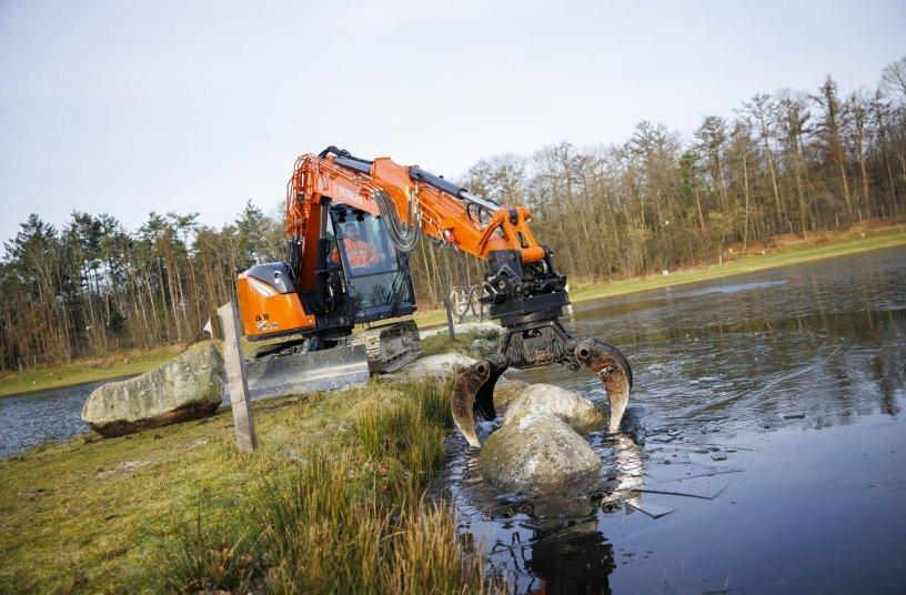 Zx95us 7 medium excavator hitachi construction machinery img014 high e58